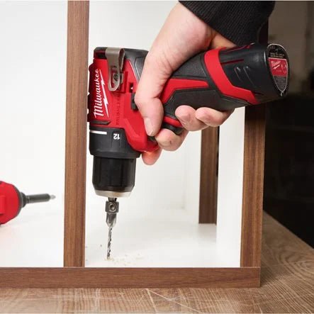 Milwaukee M12 BLDDRC 203c Trapano avvitatore compatto brushless M12 con valigetta - bricobox