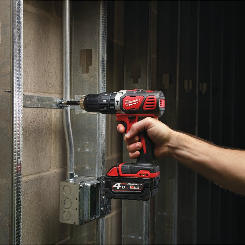 Milwaukee M18 BPD - 402X Trapano con percussione compatto 18V 2x4Ah - bricobox